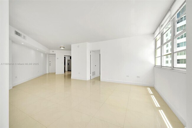Foto del edificio - 801 Brickell Bay Dr