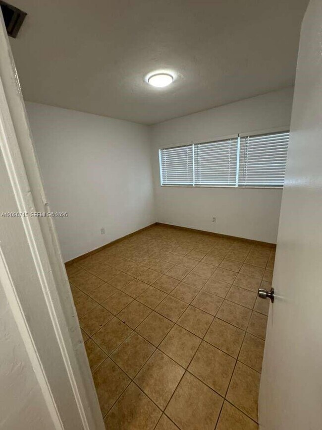 Foto del edificio - 4035 SW 11th St