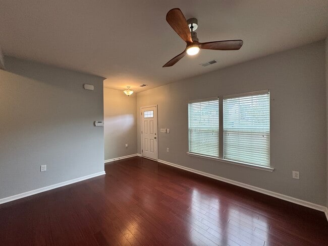 Building Photo - 624 Leonard Ln