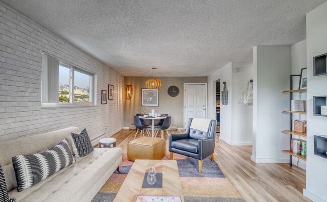 Building Photo - Summit at Red Rocks