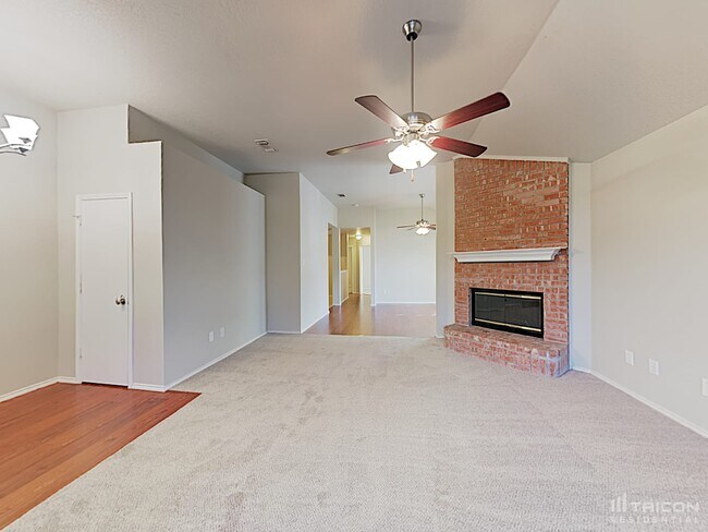 Foto del edificio - 1013 Meadowbend Dr