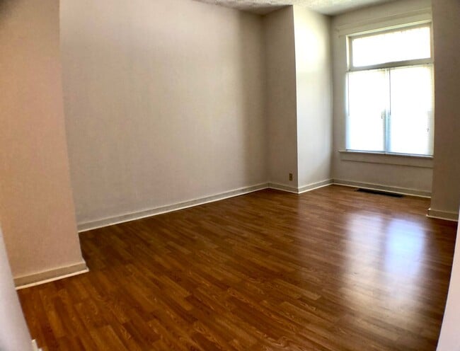 Building Photo - 1 Bed / 1 Bath on 10th Ave close to Wexner...