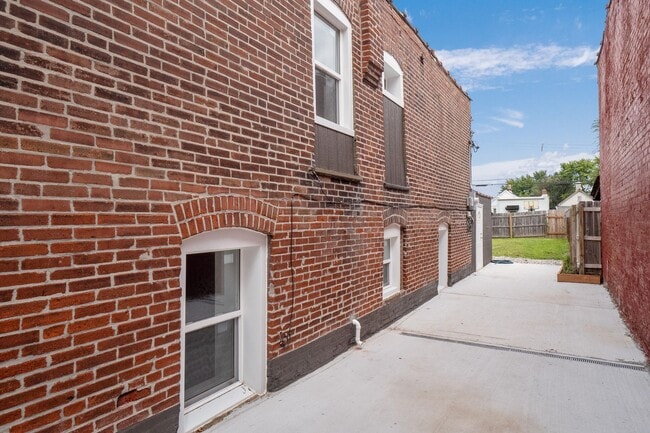Building Photo - $1795 - Single Family Home with Private Two-Level Living Spaces, Driveway Parking & Modern Updates