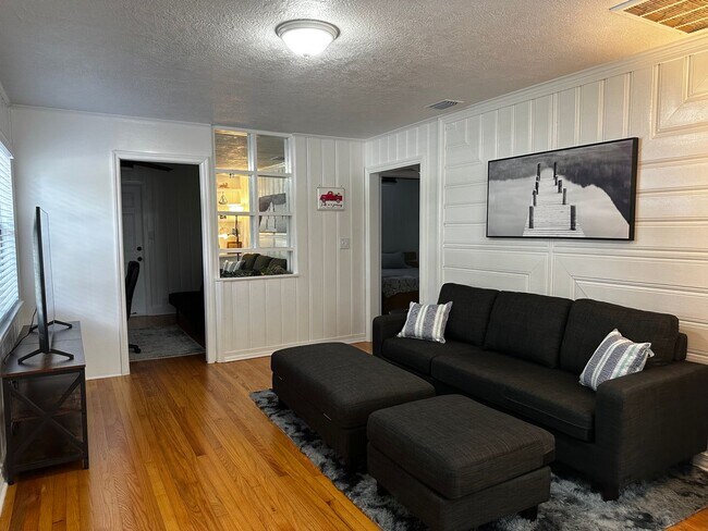 Photo - 1309 E Harding St Townhome