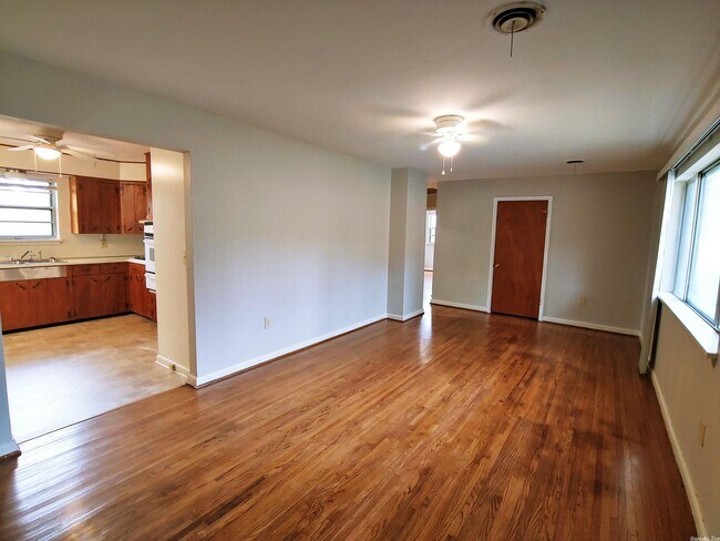 Building Photo - 6707 Stonecrest Dr