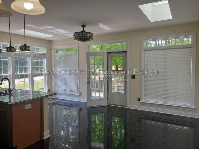 Foto del edificio - 7801 Kensington Manor Ln