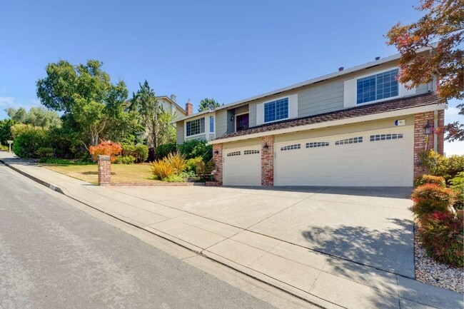 Building Photo - 208 Crestview Dr