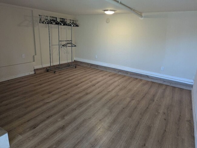 Building Photo - 8427 Outlook Ave