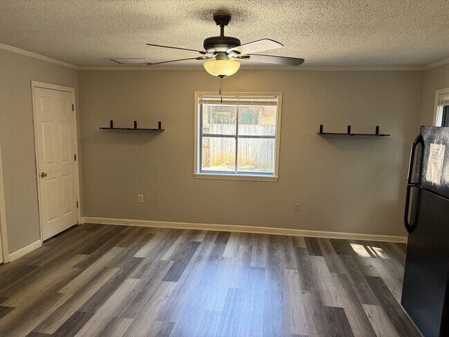 Foto del edificio - 1422 Humes Ave NE
