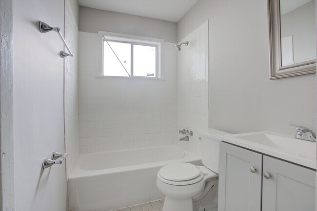 Foto del edificio - 1053 Treadwell St
