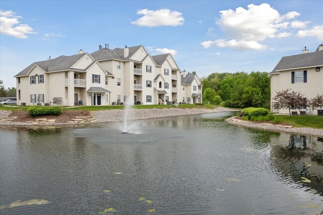 Building Photo - Quail Hollow at the Lakes