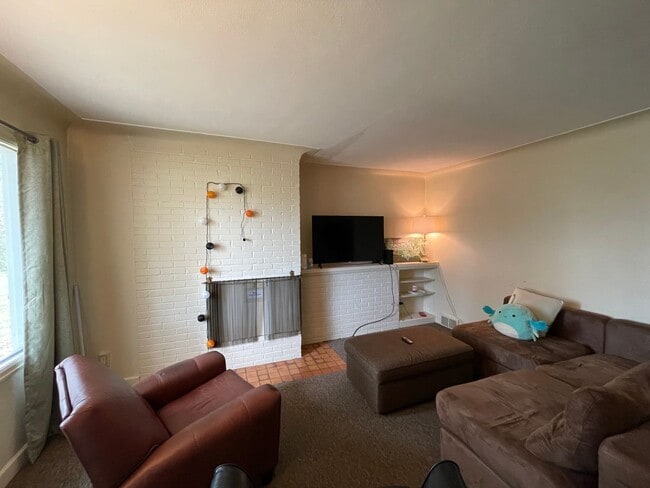 Foto del edificio - AVAILABLE JUNE 1ST -4 bed/ 2 bath Home Near Campus!