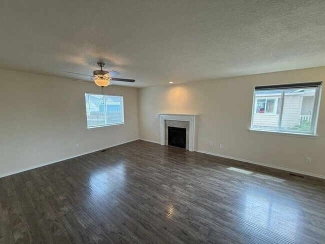 Foto del edificio - 4437 Creel Ave