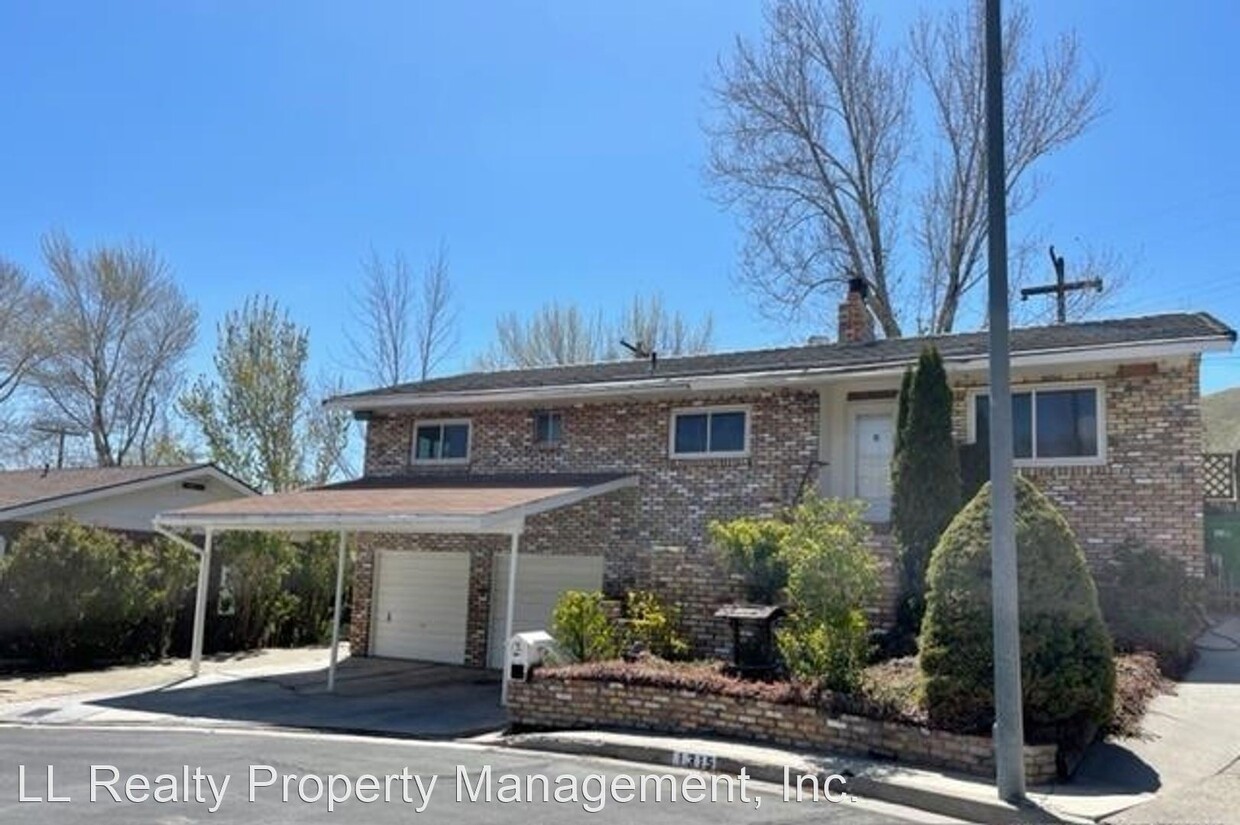 Primary Photo - 2 br, 3 bath House - 1315 W. Fourth St.