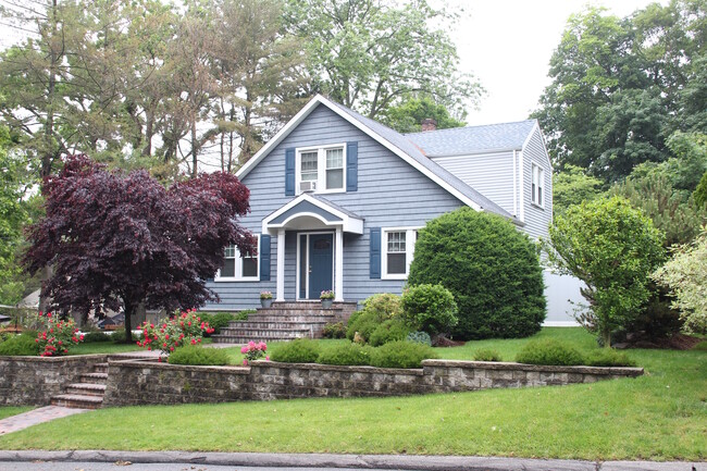 Building Photo - 14 Stark Pl