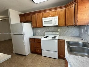 Building Photo - 4450 SW 67th Ave