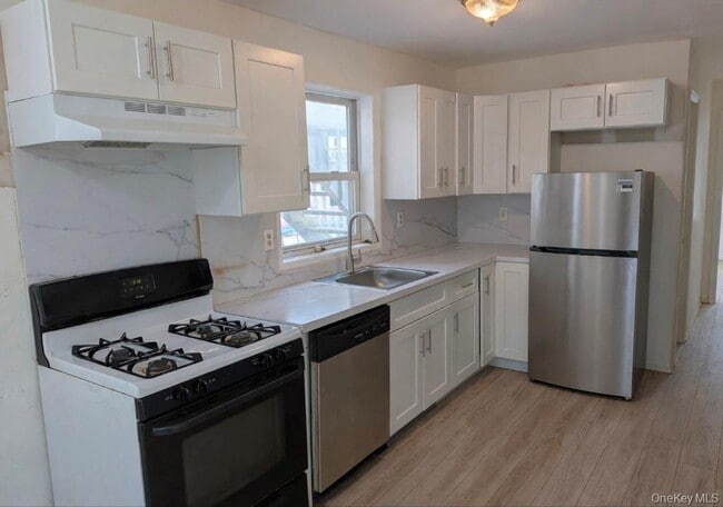 Building Photo - 5 Church St