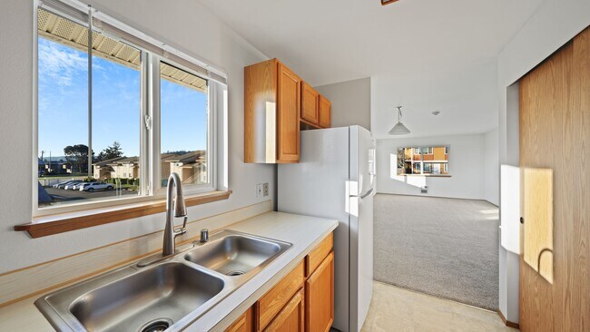 Foto del edificio - 2 Bed 1 Bath - Pet per Approval - Downtown Location - NAS Whidbey