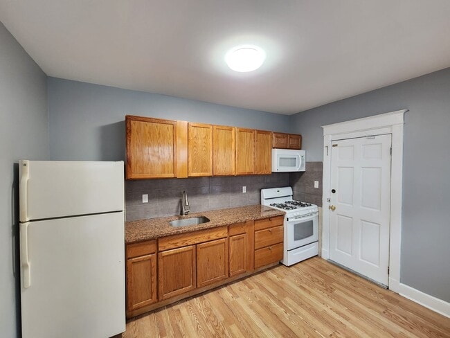 Building Photo - 337 Riverside Dr