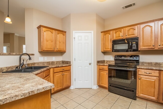 Building Photo - 237 Titans Cir