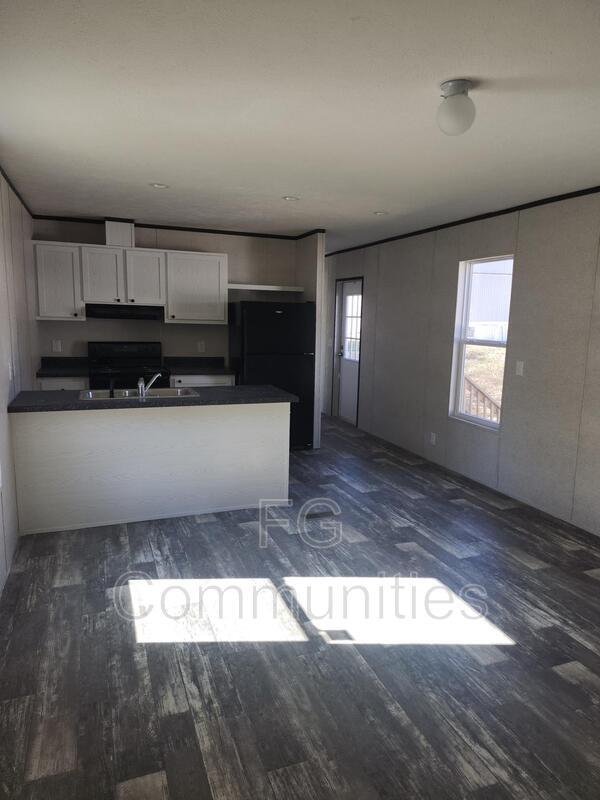 Building Photo - 711 Leasburg Rd