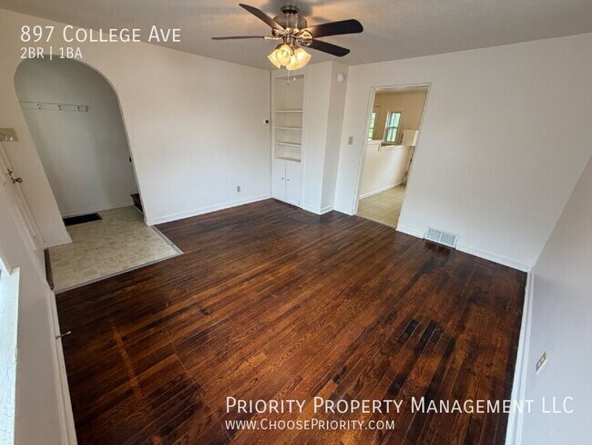 Foto del edificio - 897 College Ave