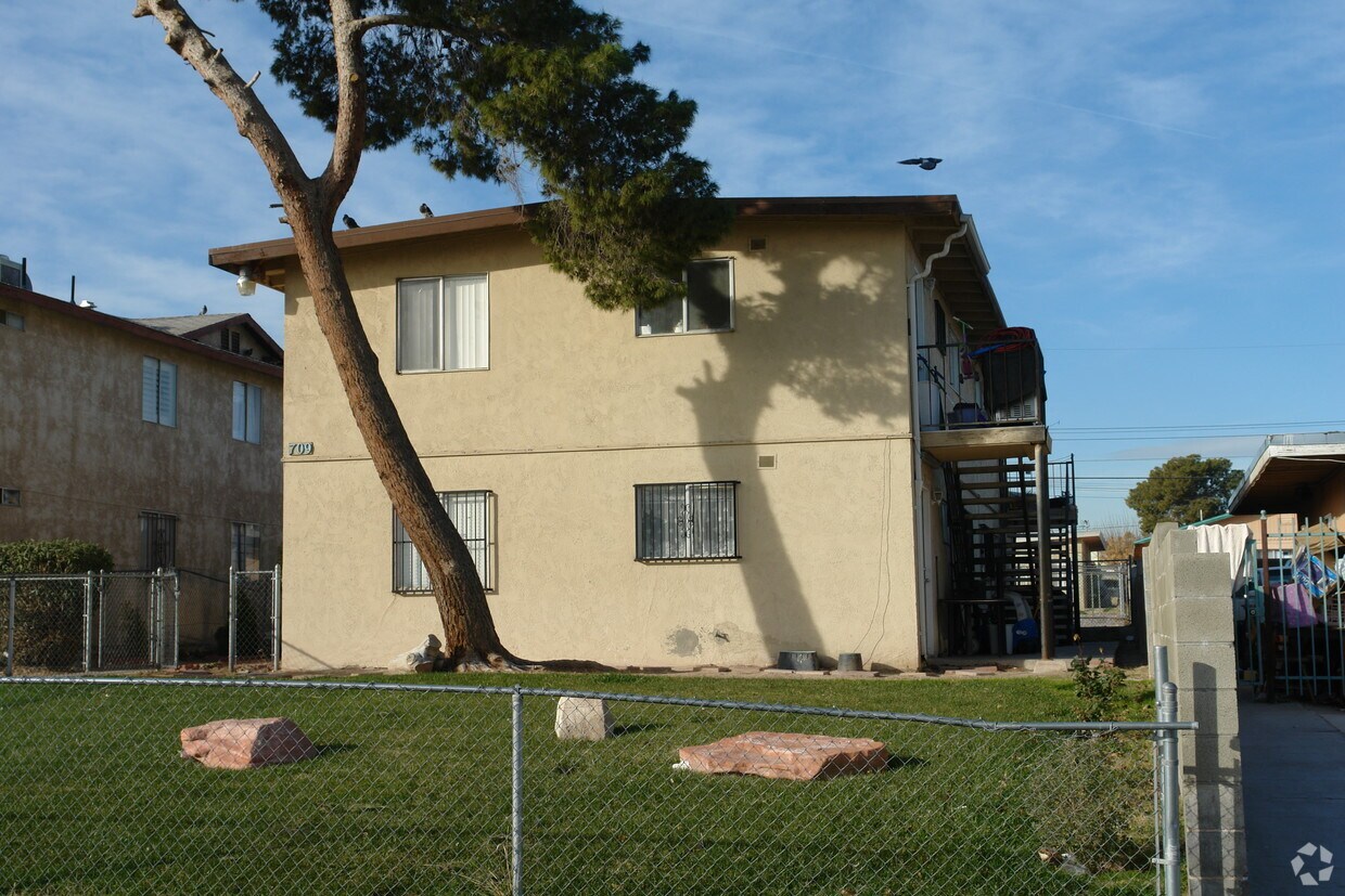 Building Photo - Stewart Add