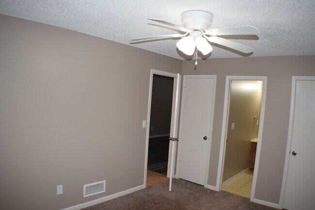 Foto del edificio - 8219 Northwest Mace Road