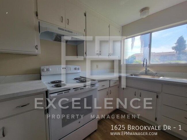 Foto del edificio - 1625 Brookvale Dr