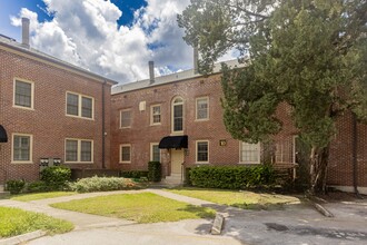 Building Photo - 842 Cedar St