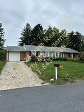 Building Photo - 823 Glendale Rd