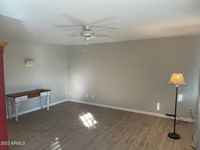 Foto del edificio - 10212 N 97th Ave