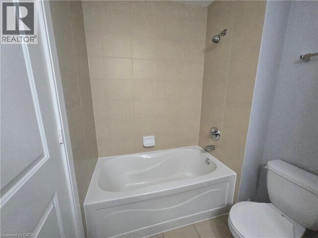 Building Photo - 330 Burnhamthorpe Rd W