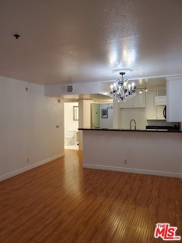 Primary Photo - 686 S Ardmore Ave