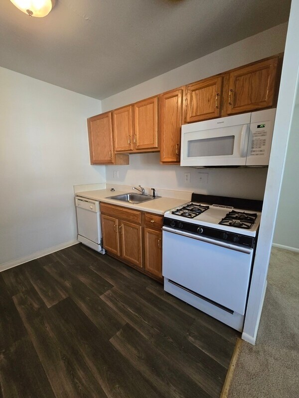 Foto del edificio - 806 Brook Hill Rd