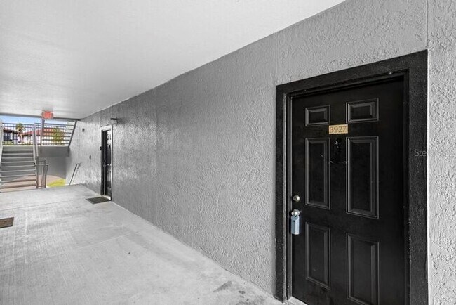 Building Photo - 2 Bedroom condo with 2 Baths and balcony minutes from The Mall at Millenia