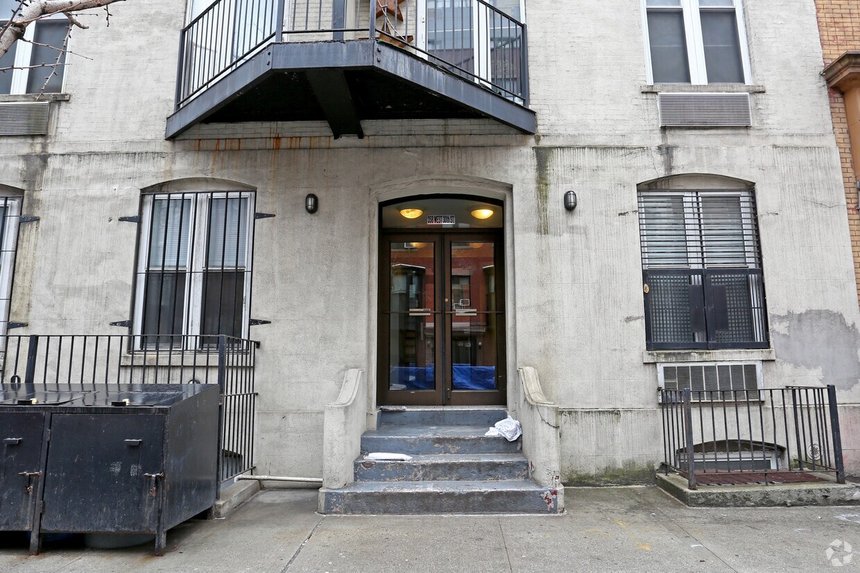 Foto del edificio - 356-358 W 30th St