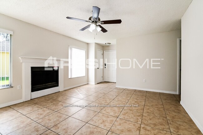Foto del edificio - 1313 Bramblewood Dr