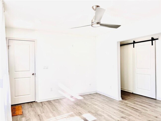 Foto del edificio - 1122 Elaine Dr