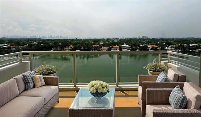 Foto del edificio - 5600 Collins Ave