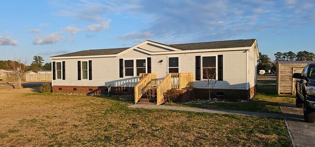 Foto del edificio - Spacious 3-bedroom, 2-bathroom mobile home. Showings Coming Soon!