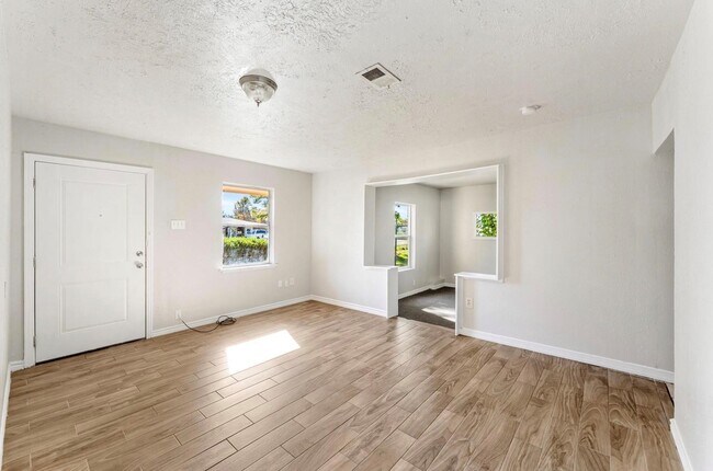 Foto del edificio - 4637 Carmen St