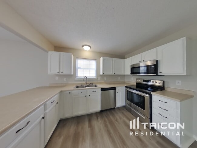 Building Photo - 3811 White Cliff Way Whitestown IN