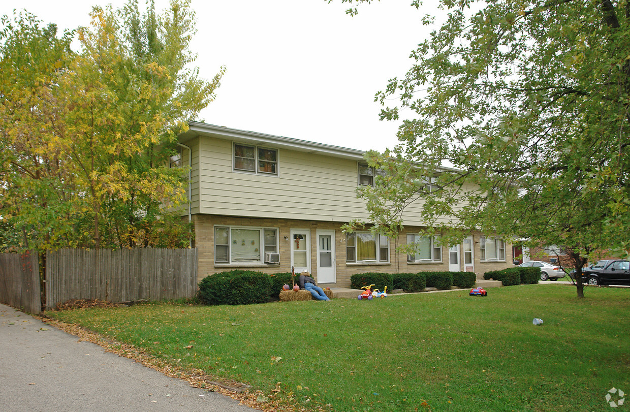 Primary Photo - 4836 Green Bay Rd