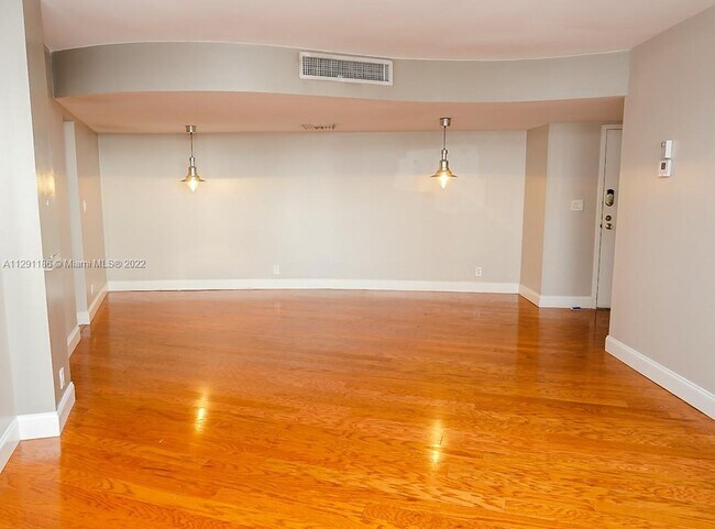 Building Photo - 100 Golden Isles Dr