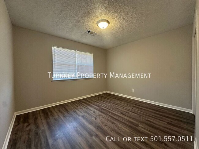 Foto del edificio - 2 E Laramie Dr