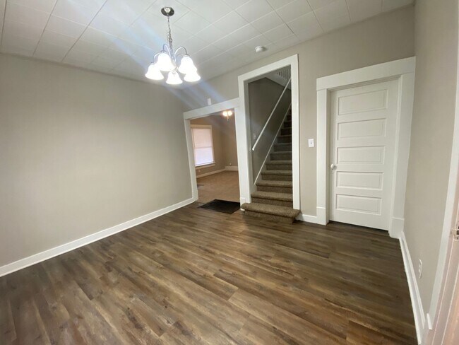Foto del edificio - Charming 4 bedroom/2 bath home in Winfield! Coming Available in mid-July!