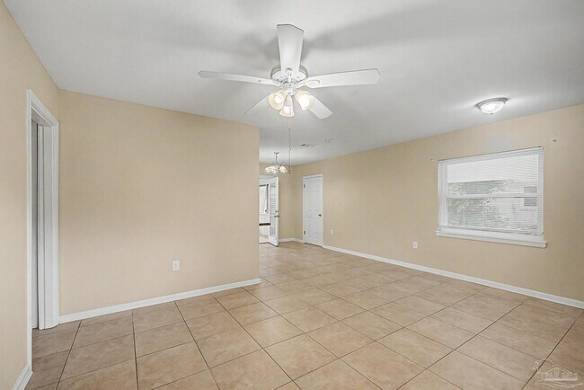 Foto del edificio - 560 N 72nd Ave