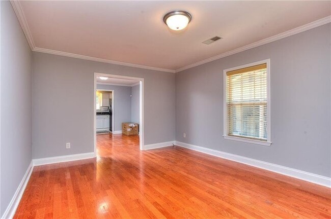 Building Photo - 831 Tanner Dr