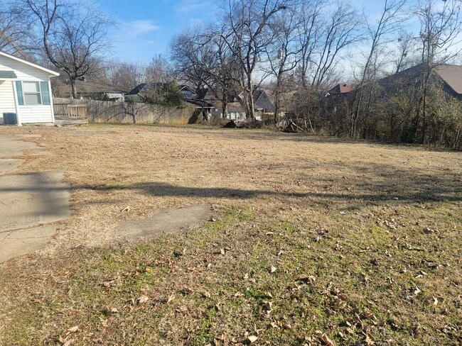 Building Photo - 216 Fayetteville Rd